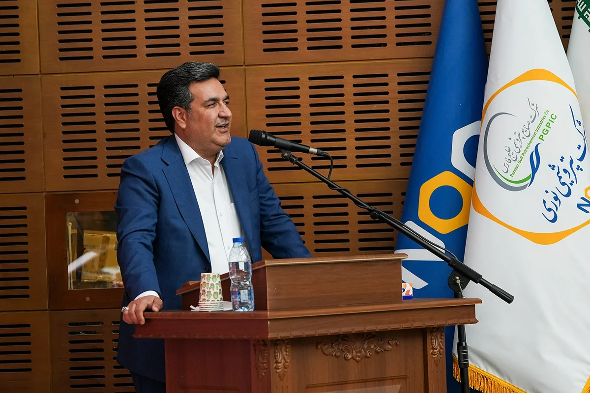 به مناسبت گرامیداشت هفته ی کار و کارگر آیین تجلیل از تلاشگران نمونه شرکت پتروشیمی نوری برگزار شد